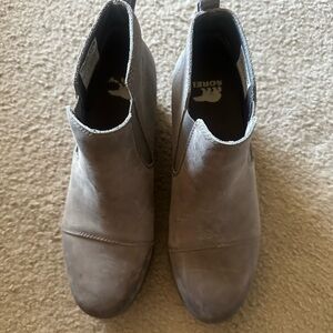 Sorel Evie Boots Size 9